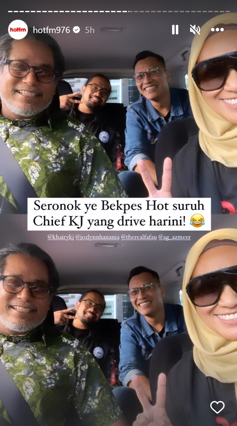 Bekpes Hot节目4名广播员前往巴生,到一名忠实听众家拜访,并由凯里负责开车。(截图自“HotFM”Instagram限时动态)