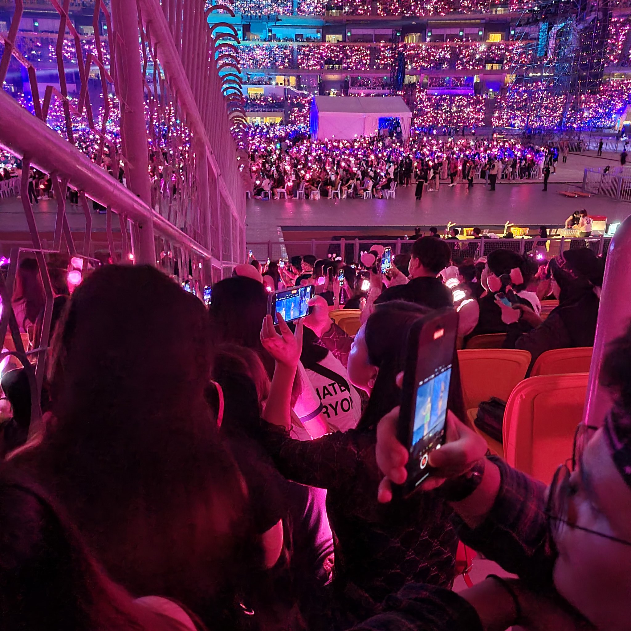 Blackpink演唱会部份座位阻碍视线 网：“像在牢中看表演”