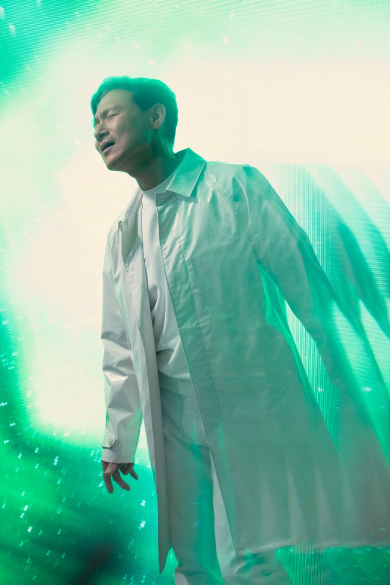 MV邀相识30年刘伟强操刀 张学友对空座椅唱歌