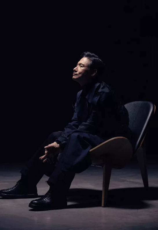 MV邀相识30年刘伟强操刀 张学友对空座椅唱歌