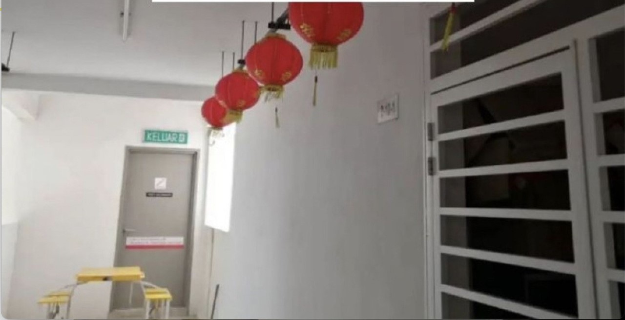 “自家公寓前摆桌子违法吗?” 网怼男子:那里是逃生门 没脑!