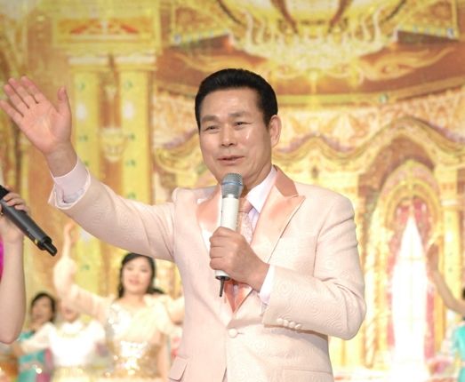 《以神之名》邪教牧师李载禄短暂出狱!“暂停服刑”