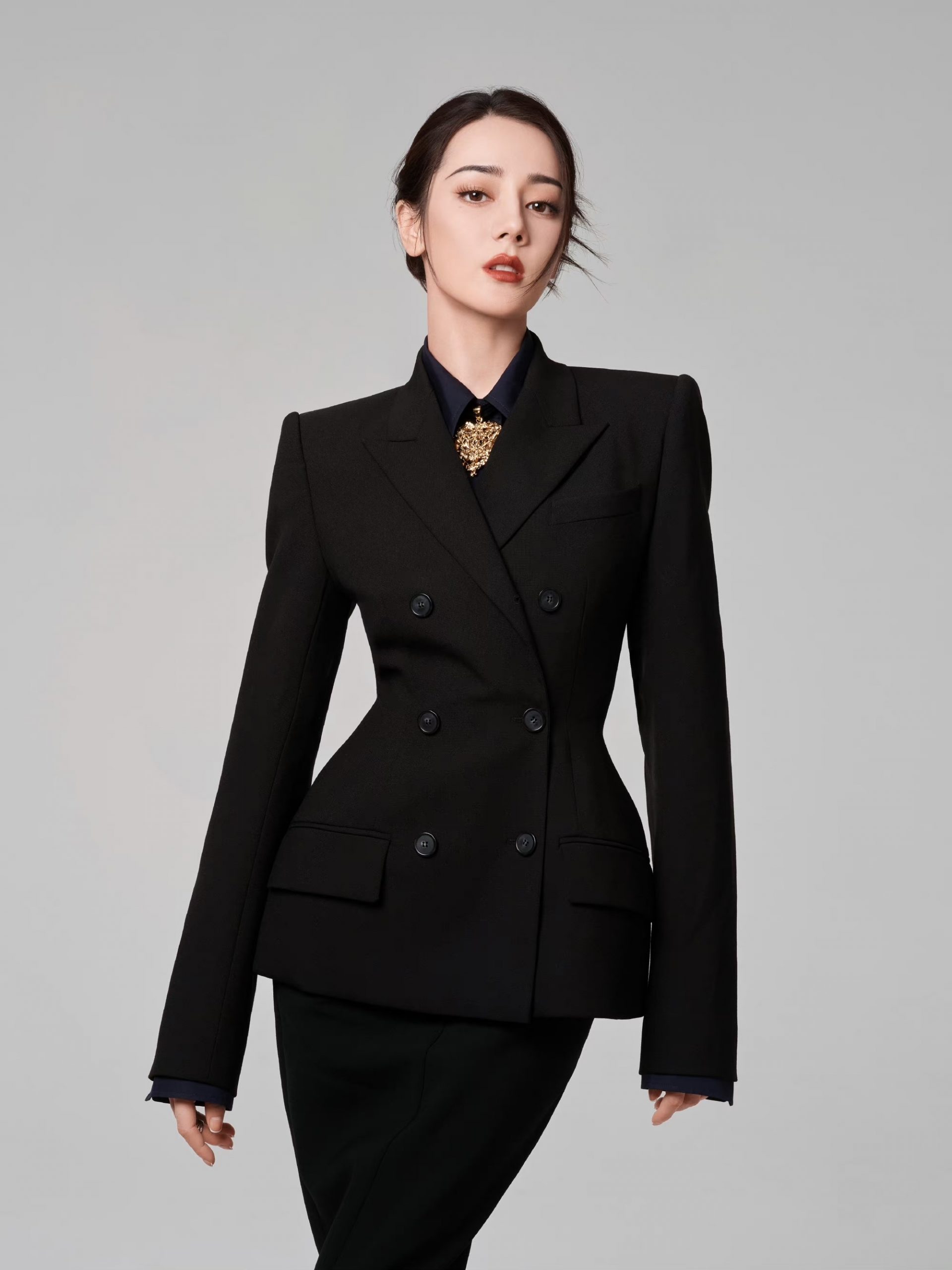 《微博之夜》饭圈抢票占位 杨紫斗热巴争当Queen