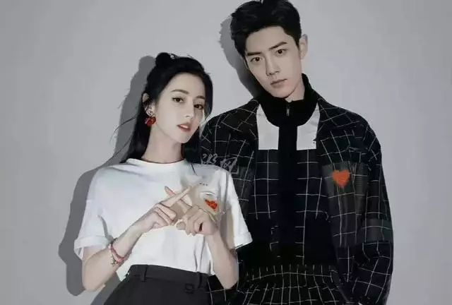 《微博之夜》饭圈抢票占位 杨紫斗热巴争当Queen