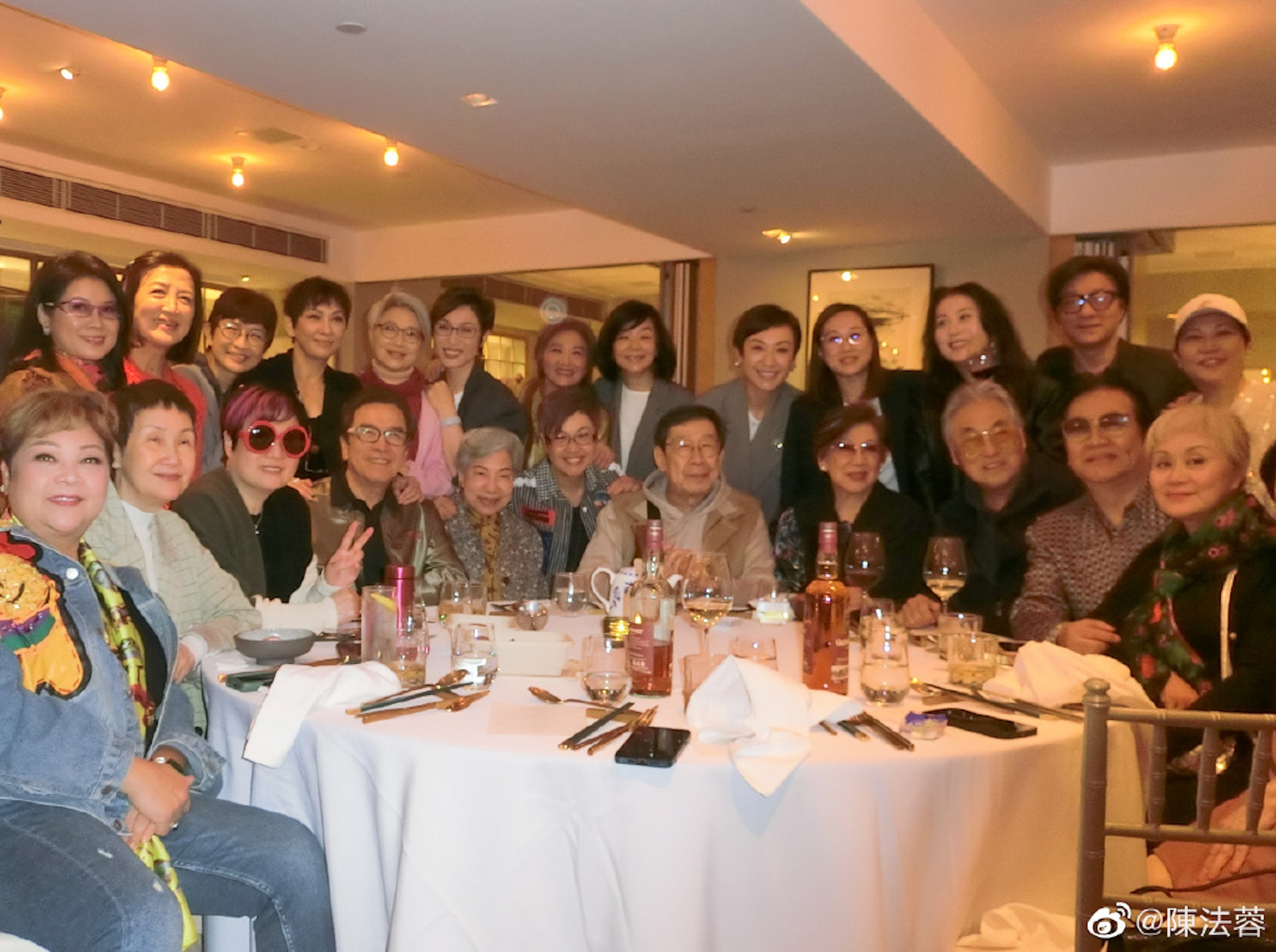 《欢乐今宵》昔日小花相聚　戚美珍变银发族优雅地老去