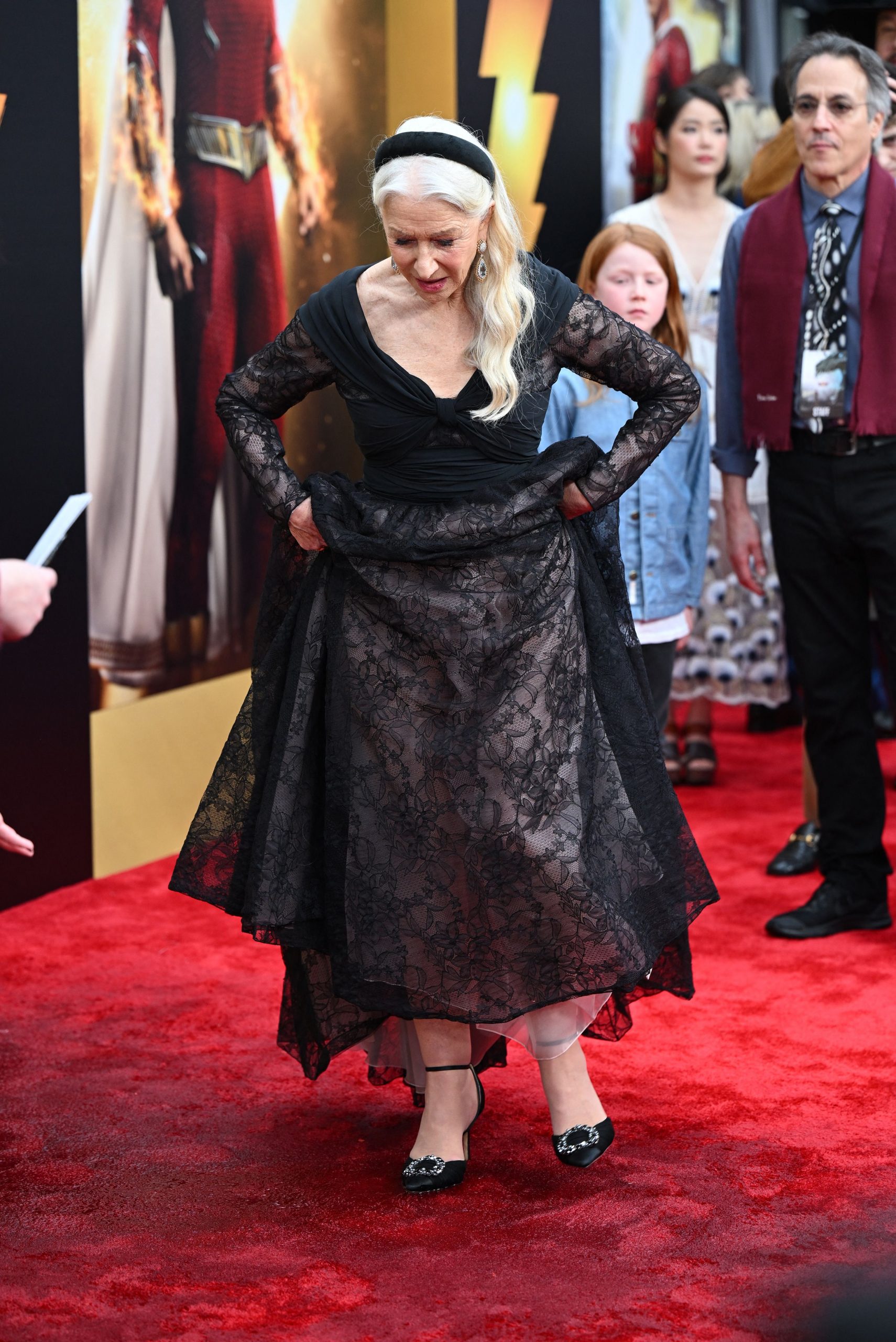 《沙赞2》首映礼红毯积水 柴克利李维险滑倒