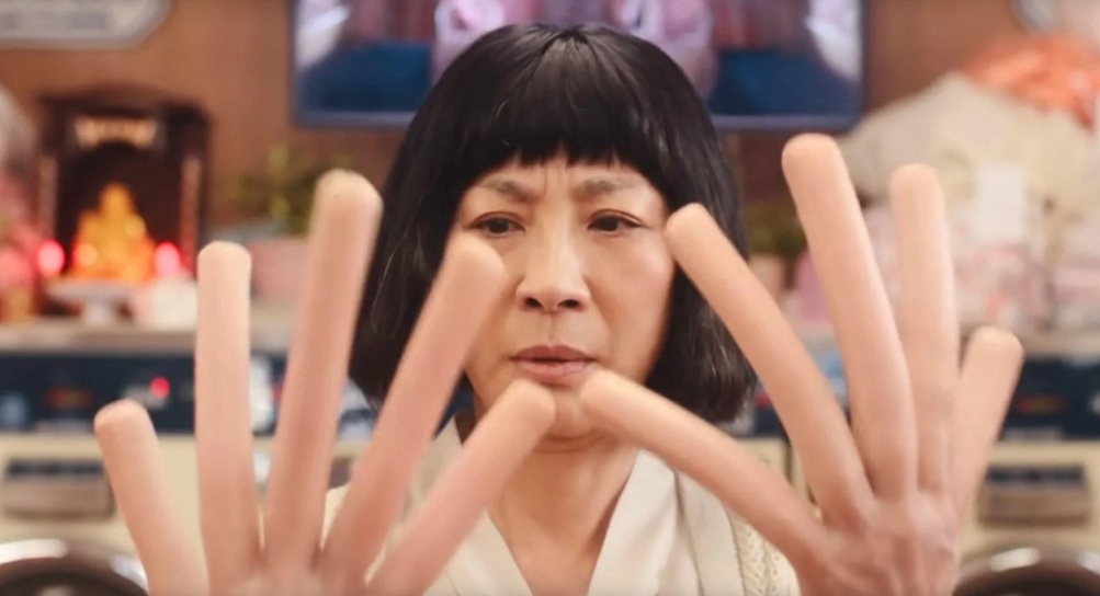 《瞬息全宇宙》夺4公会大满贯 义卖戏服道具筹245万