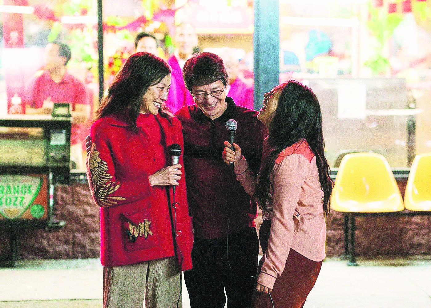 《瞬息全宇宙》夺4公会大满贯 义卖戏服道具筹245万