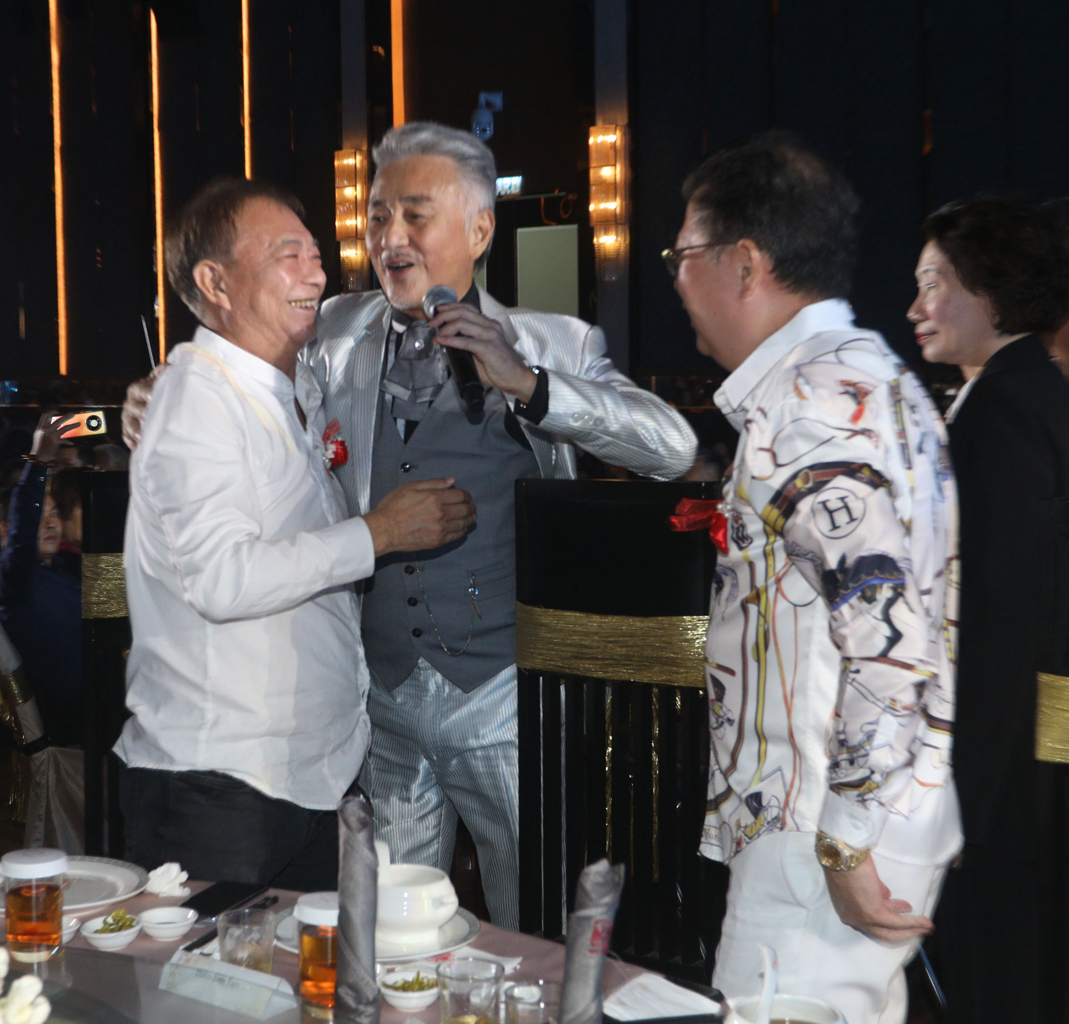 《香江夜·南洋情》｜朱咪咪风骚狂撩Uncle  搞笑调侃敖嘉年“性骚”