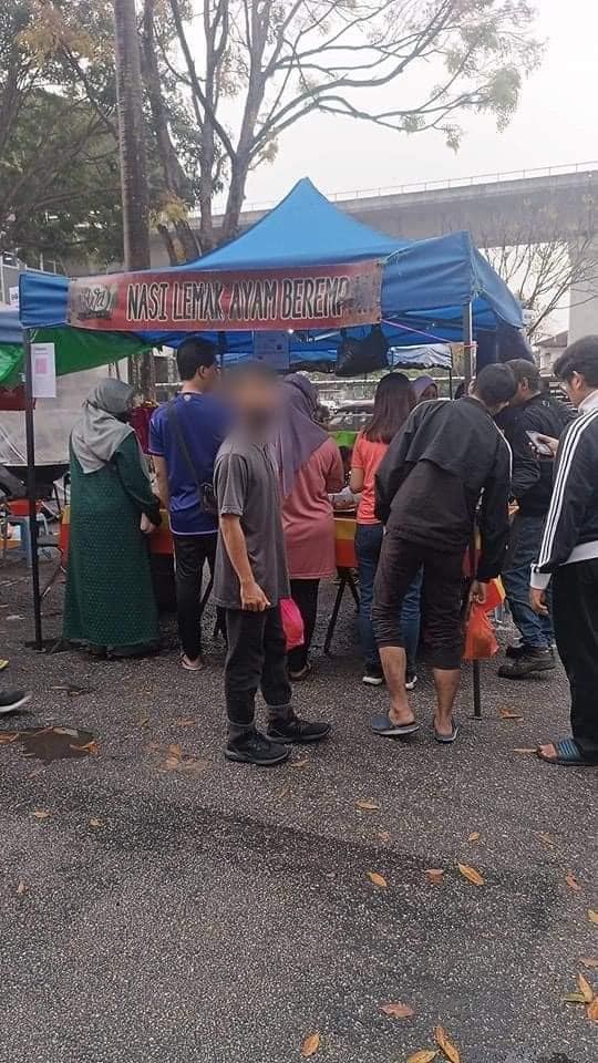 一包炸鸡饭卖RM15·网民:斋戒月市集也不便宜了