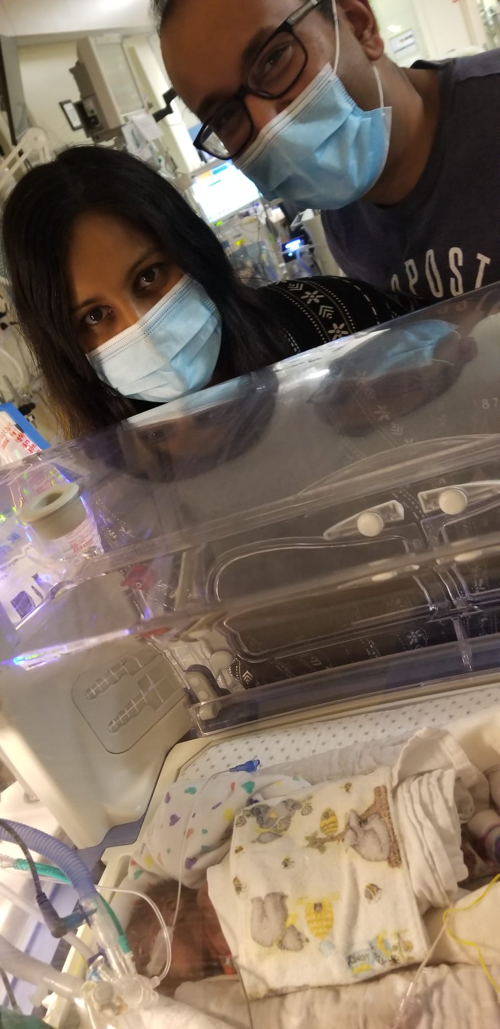 一度被医生告知零存活率 全球最早产龙凤胎1岁了