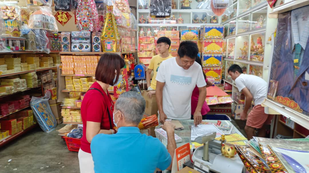 东01：清明节纸扎品市场巡礼