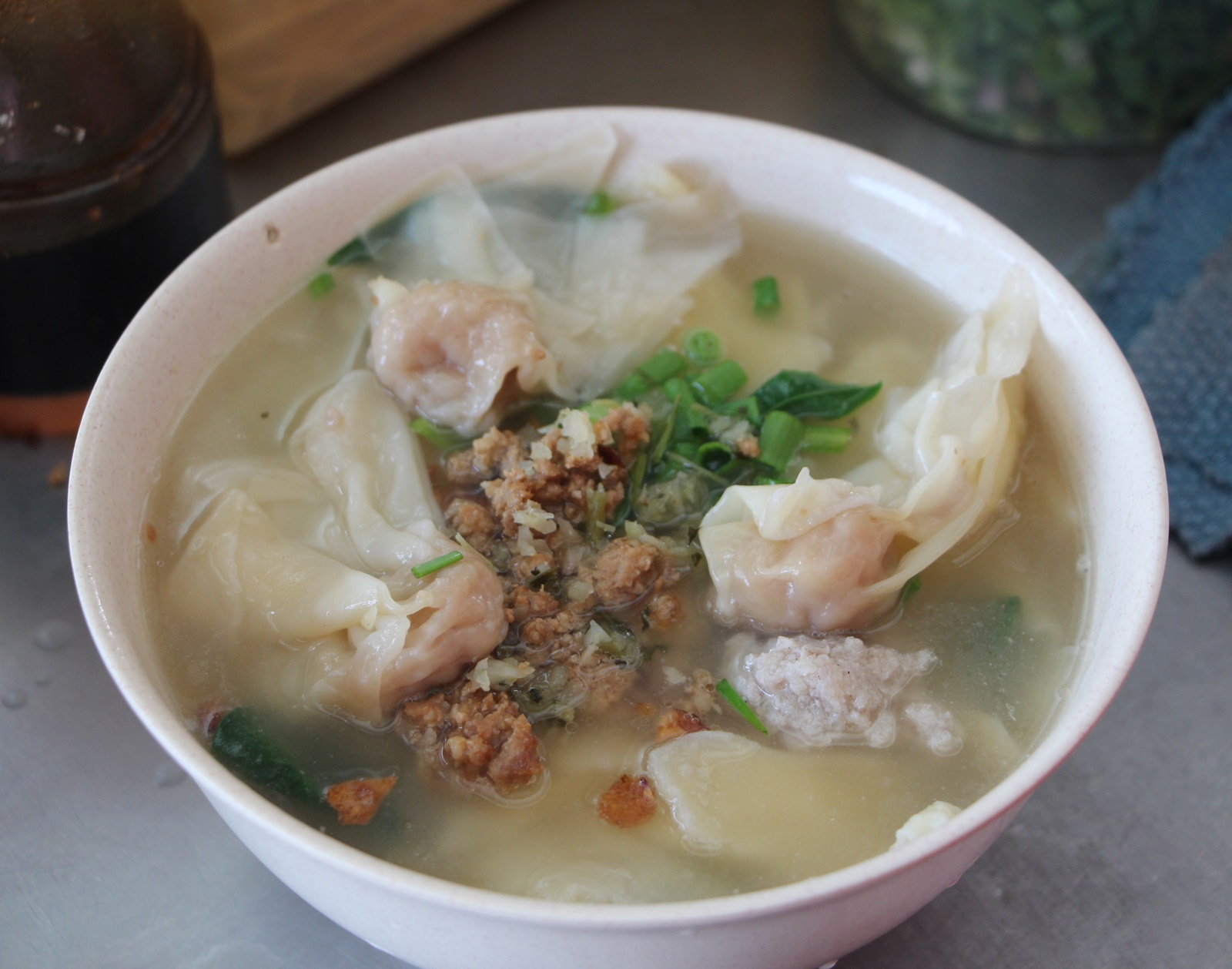 东01:饮食业者表示无法推出爱心餐单,除非政府给予补贴
