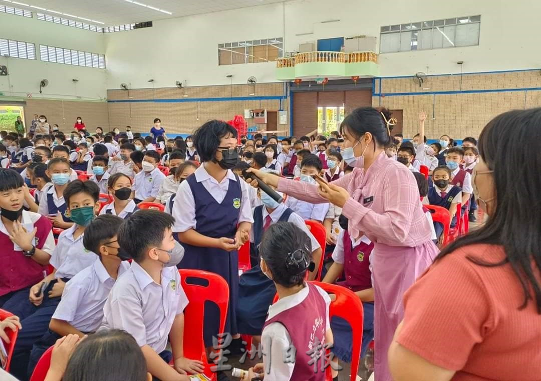 东2:各校继续遵照娱乐教学新指南,拉近老师、家长及学生之间关系
