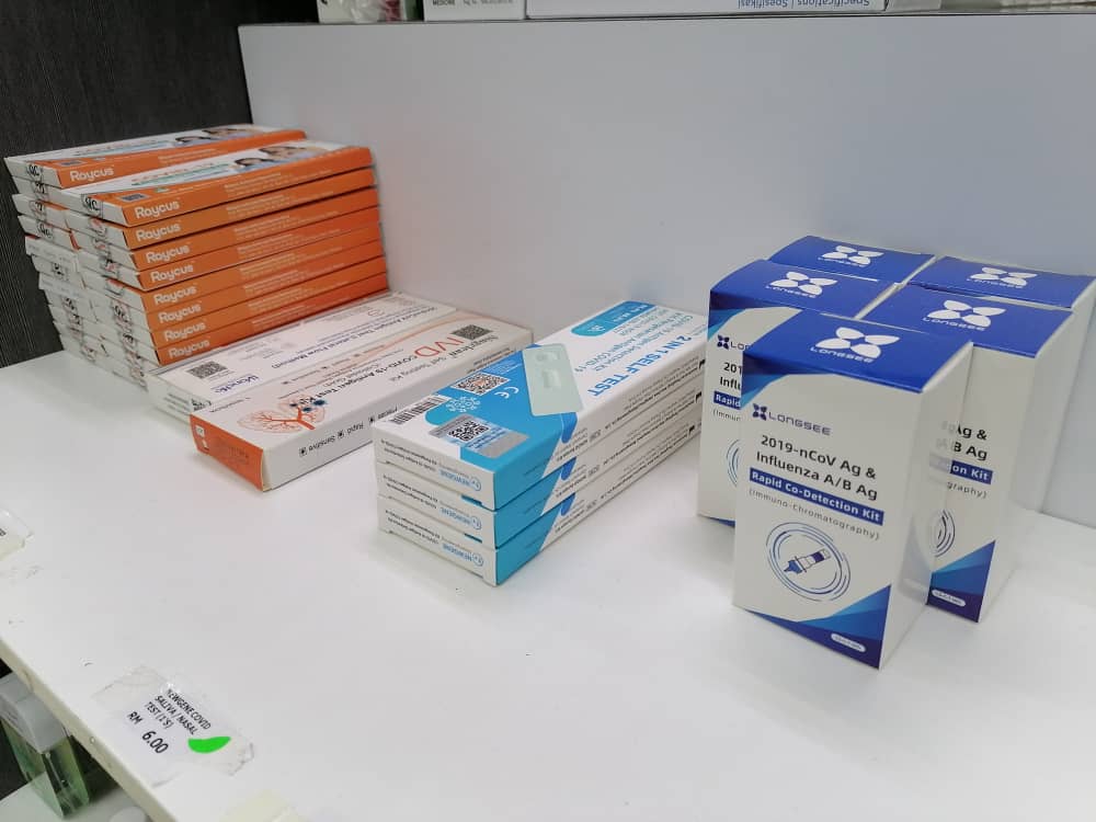 东:口罩销量大幅度减少，疫情消退后防疫用品乏人问津。