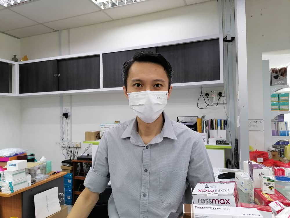 东:口罩销量大幅度减少,疫情消退后防疫用品乏人问津。