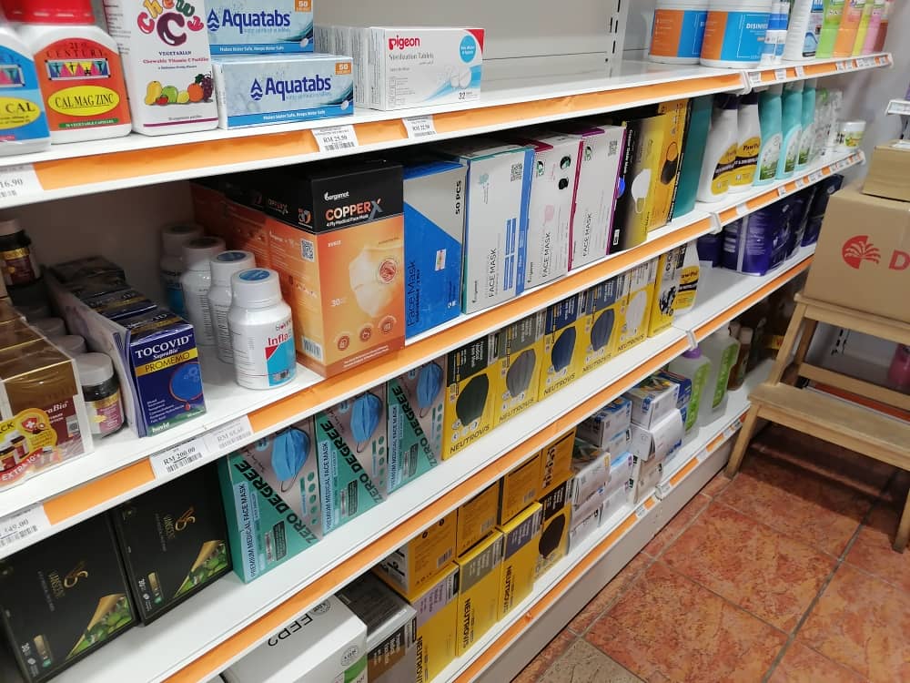东:口罩销量大幅度减少，疫情消退后防疫用品乏人问津。
