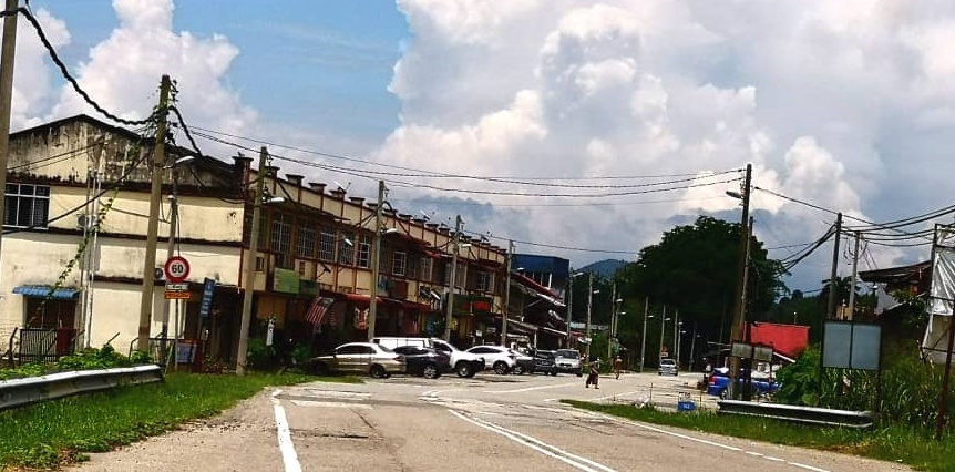 东封底：柏朗埃区一个月内频频停电
