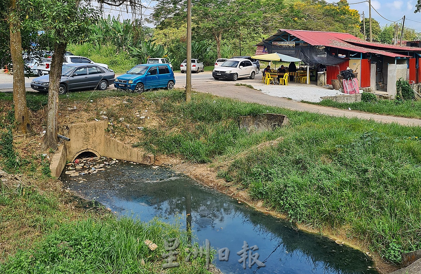 东:瓜拉吉赖幸福花园荣获县议会举办的花园住宅区清洁比赛冠军。