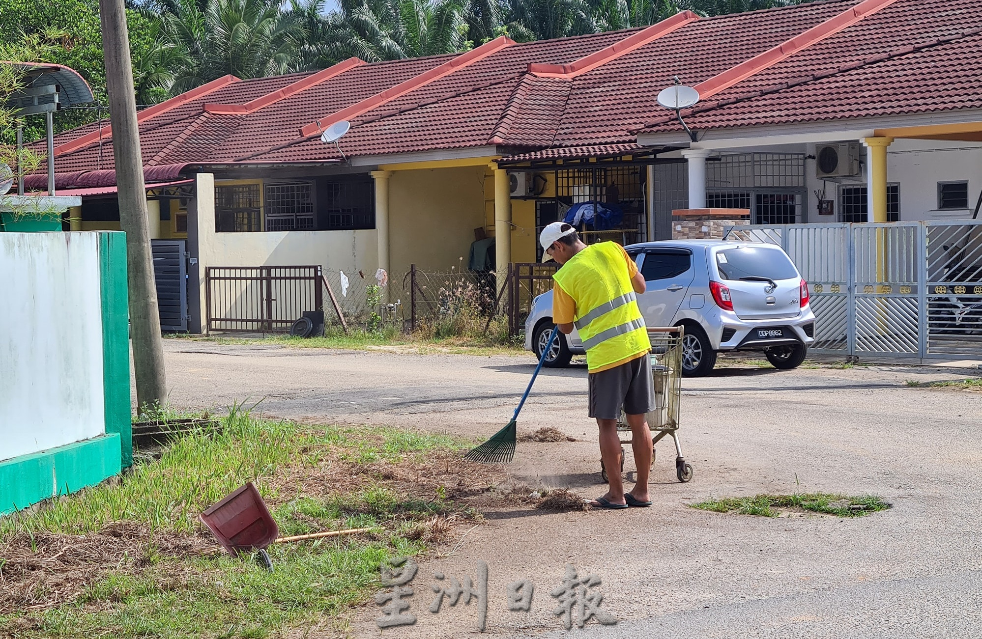 东:瓜拉吉赖幸福花园荣获县议会举办的花园住宅区清洁比赛冠军。