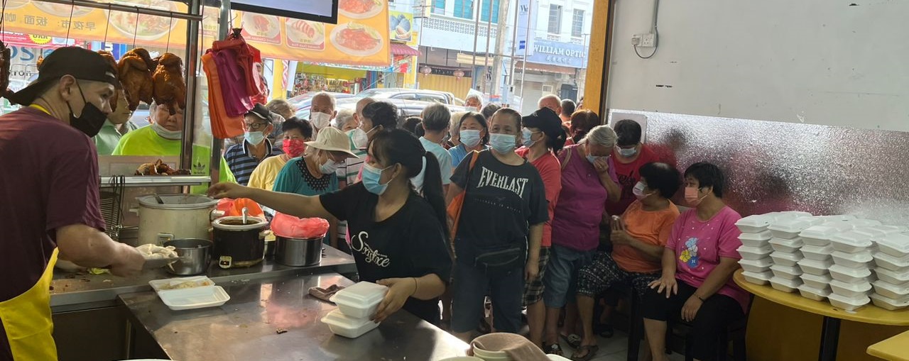 东:150包鸡饭10分钟内派完