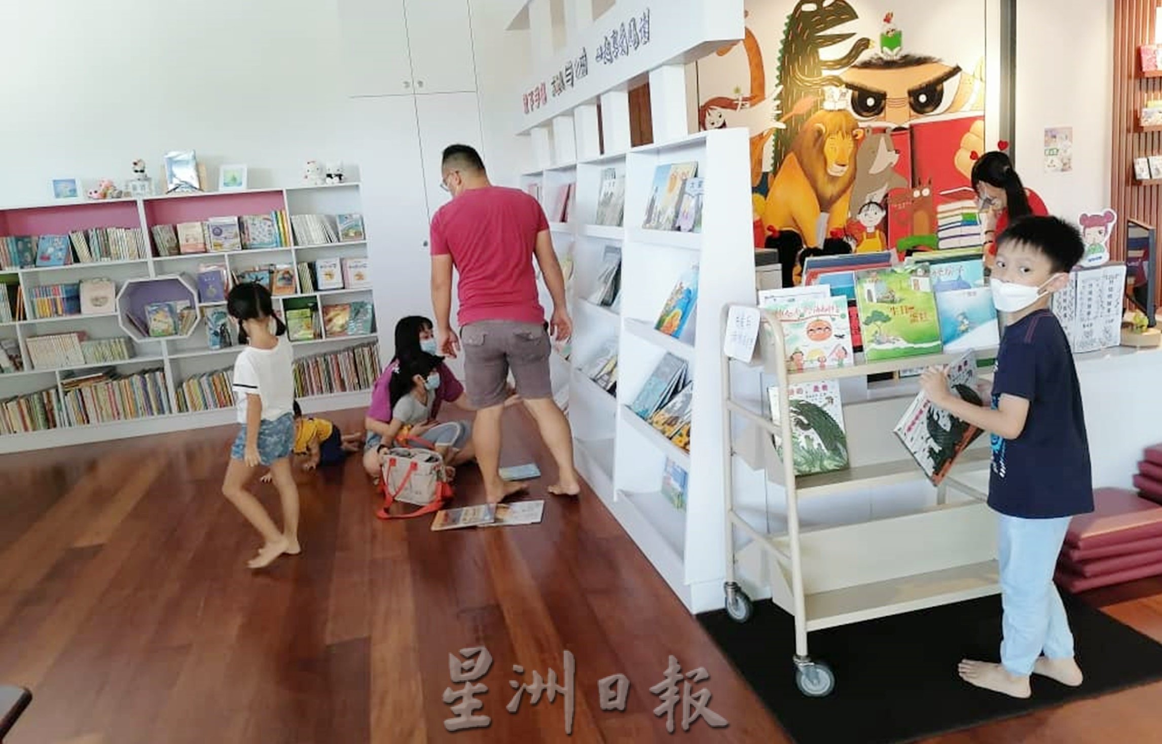东:《东游记》“彭佛教会儿童图书馆,鼓励亲子同享阅读乐趣。”