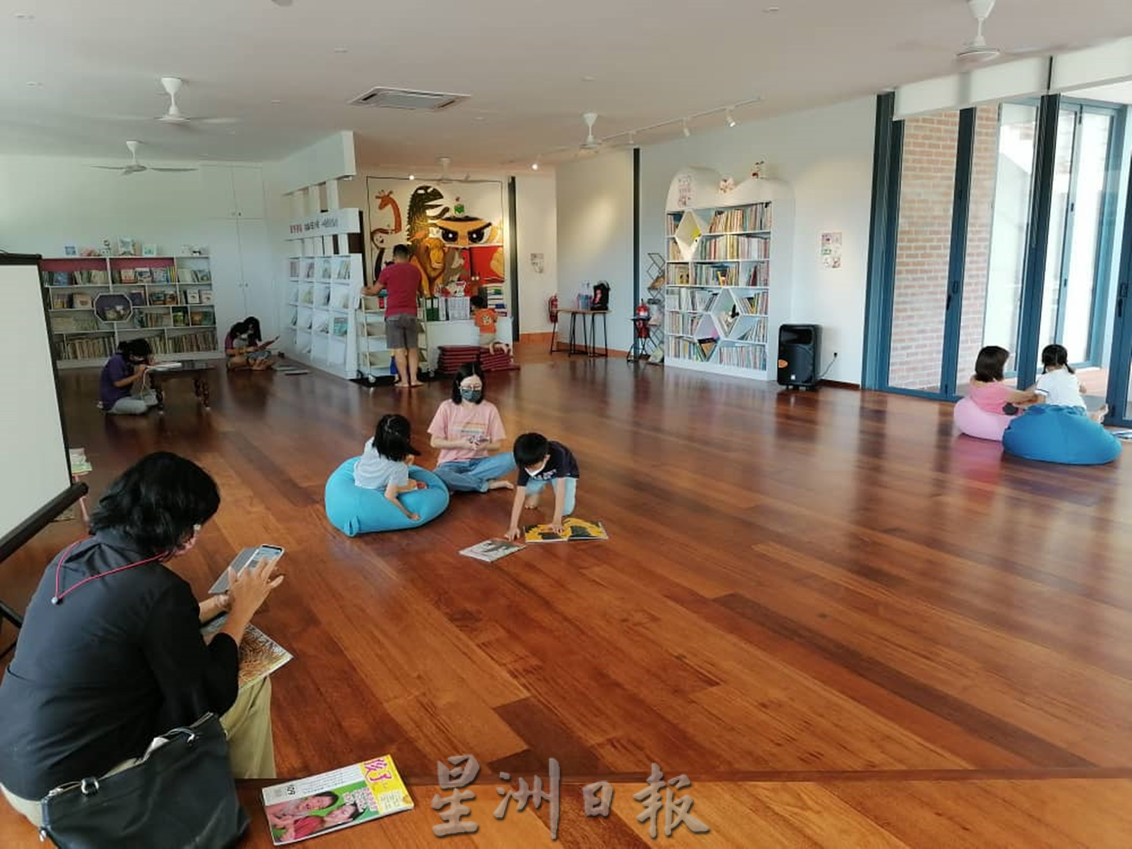 东:《东游记》“彭佛教会儿童图书馆,鼓励亲子同享阅读乐趣。”