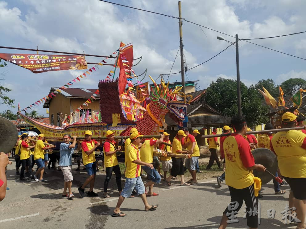 丹那美拉县巴西班宜村玄天庙日前举办恭送皇船仪式,仪式主要是配合庆祝玄天上帝及诸神明千秋宝诞而举行。