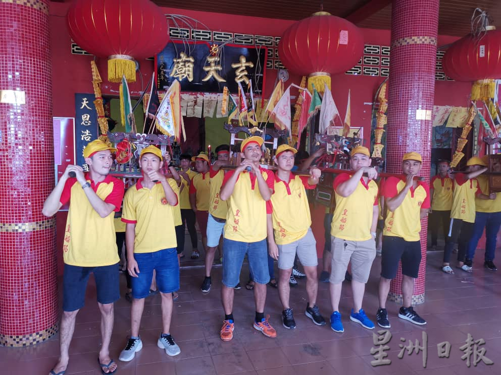 丹那美拉县巴西班宜村玄天庙日前举办恭送皇船仪式,仪式主要是配合庆祝玄天上帝及诸神明千秋宝诞而举行。