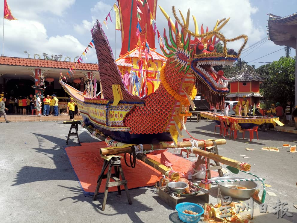 丹那美拉县巴西班宜村玄天庙日前举办恭送皇船仪式,仪式主要是配合庆祝玄天上帝及诸神明千秋宝诞而举行。