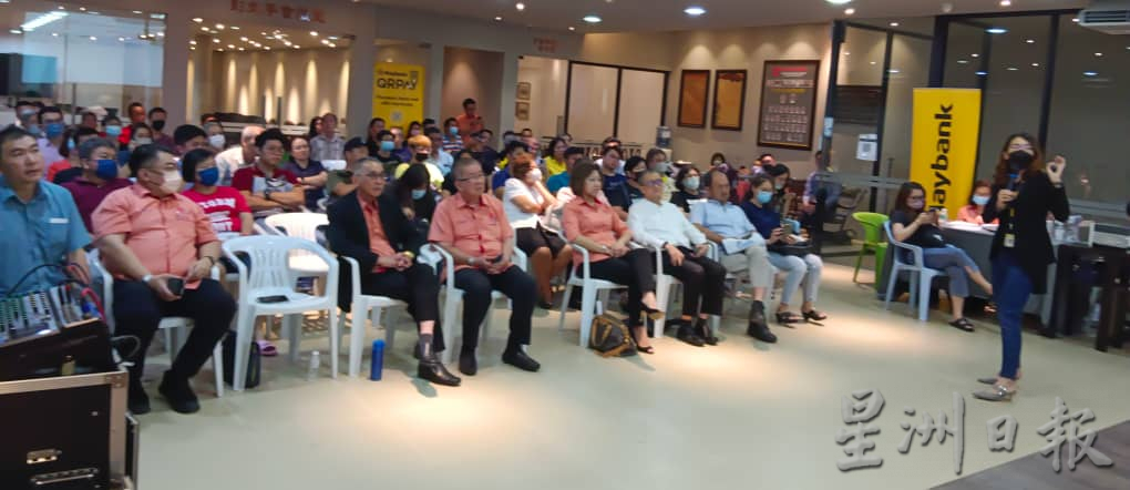 东:关丹中华总商会署理会长拿督江瑞云认为,国家改革创新不走回头路,未来的路线图,必须吸取30年的教训,走向自由化、开放化及竞争化的路线。