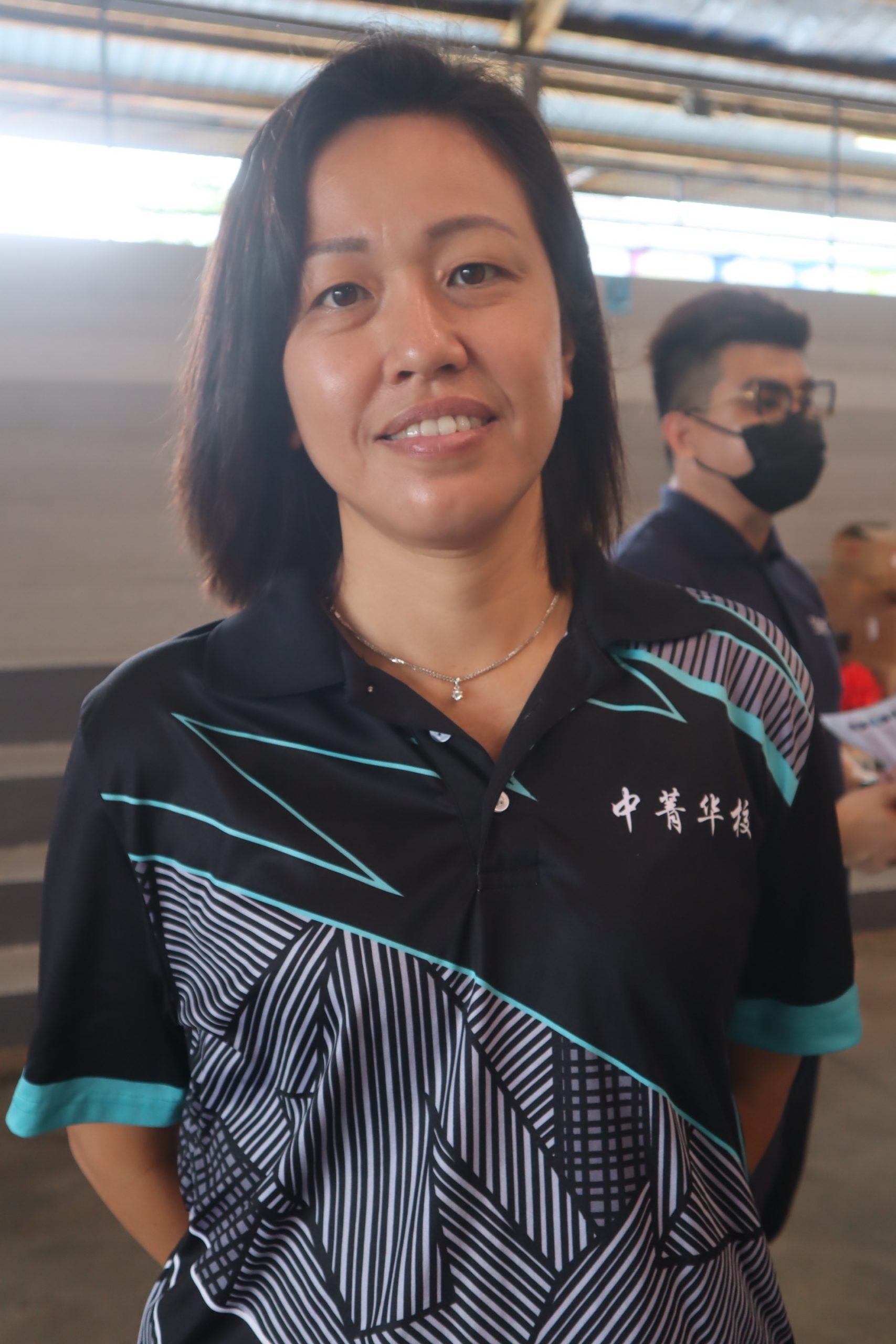 东:关丹丹那布爹路靠近丹那布爹华中及中菁华小的行人天桥年久失修,不仅无法保障行人安全,更处处现“危机”。