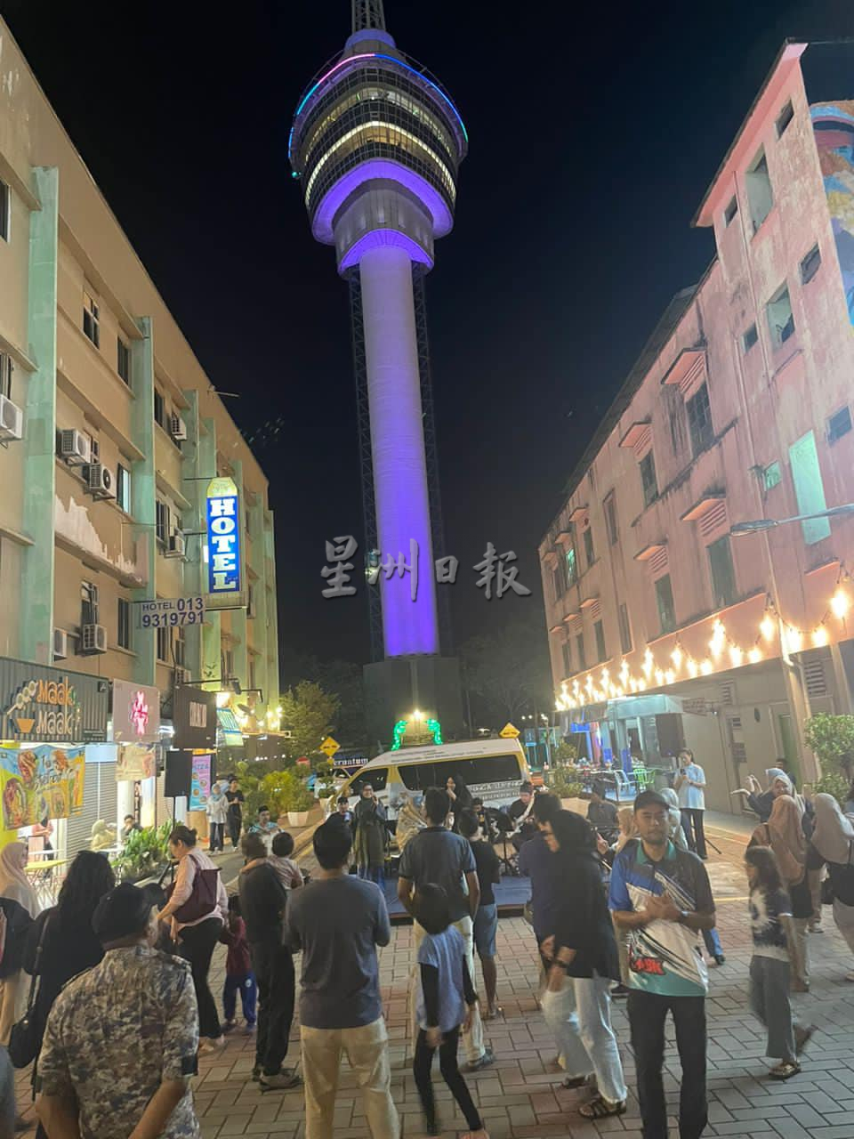 东：关丹壁画街一连三晚办“迷你嘉年华会”，首日反应热闹人潮爆满。