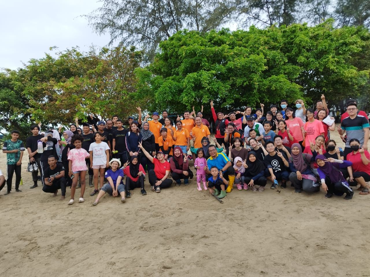 关丹孝慈福利社植树活动