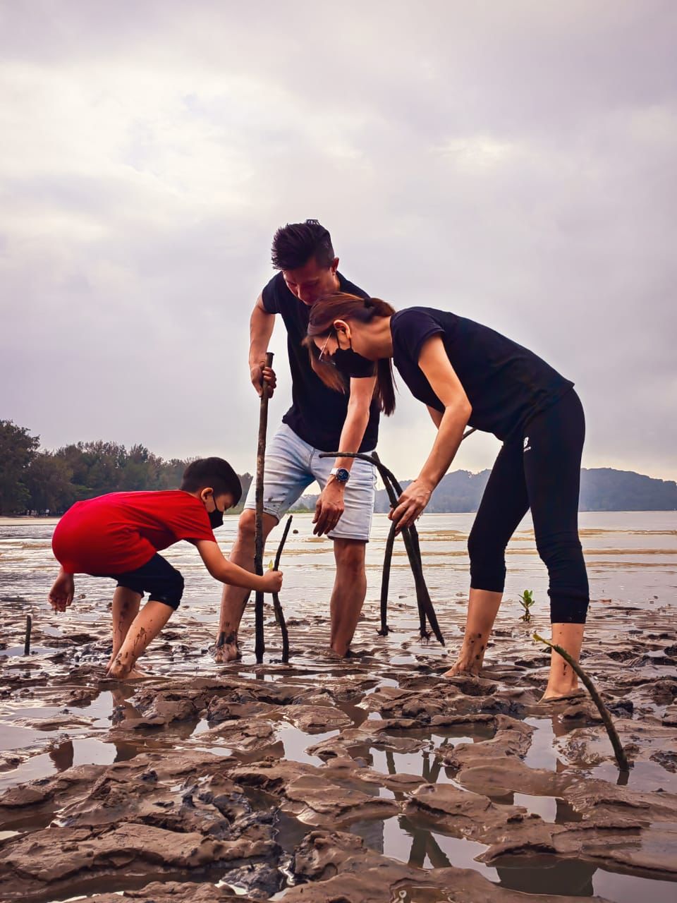 关丹孝慈福利社植树活动