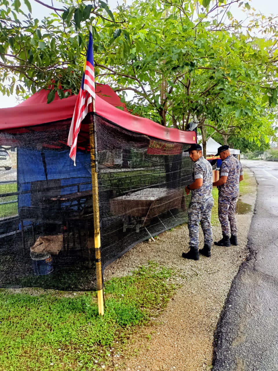 东:关丹市政厅警告路边摊贩打烊后需清理,营业物品及摊子也必须清空。