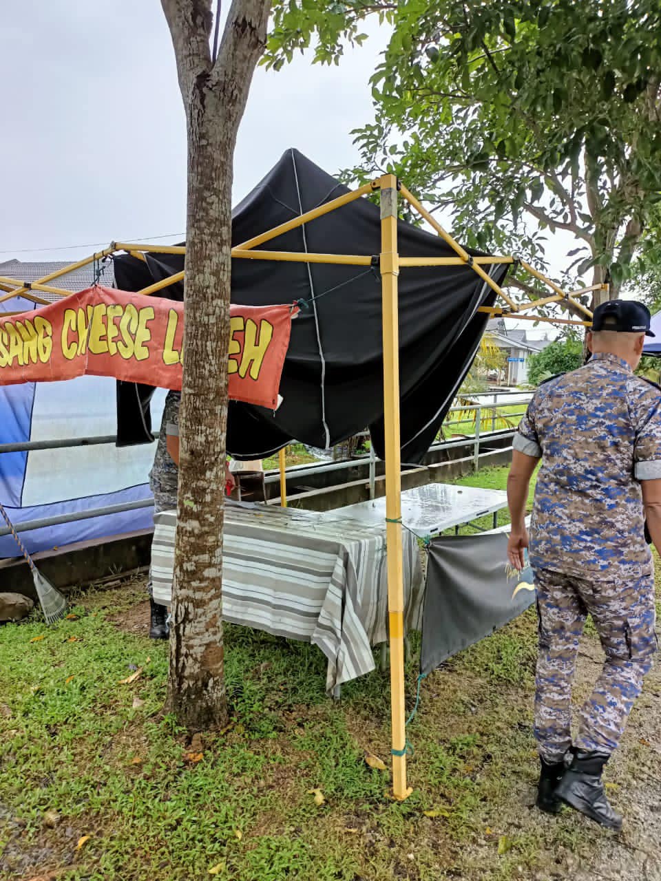 东:关丹市政厅警告路边摊贩打烊后需清理,营业物品及摊子也必须清空。