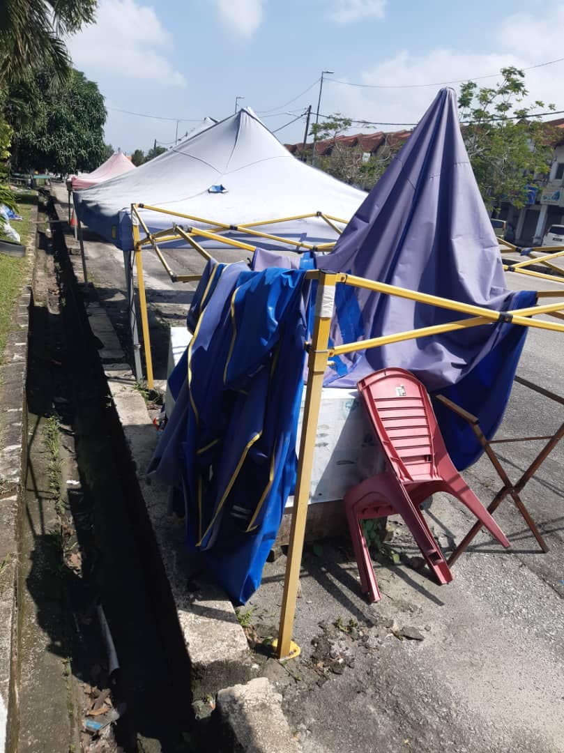 东:关丹市政厅警告路边摊贩打烊后需清理,营业物品及摊子也必须清空。