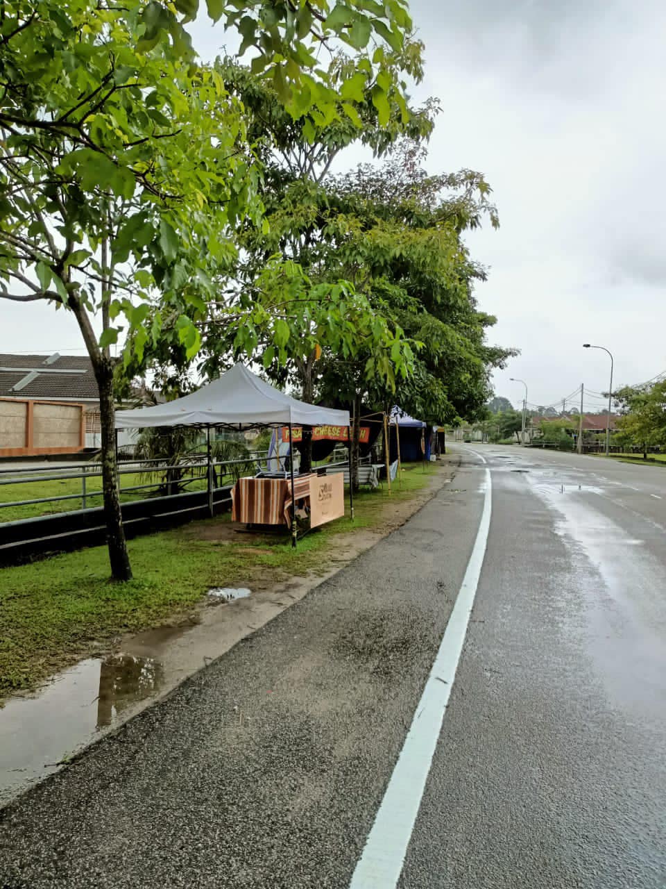 东:关丹市政厅警告路边摊贩打烊后需清理,营业物品及摊子也必须清空。