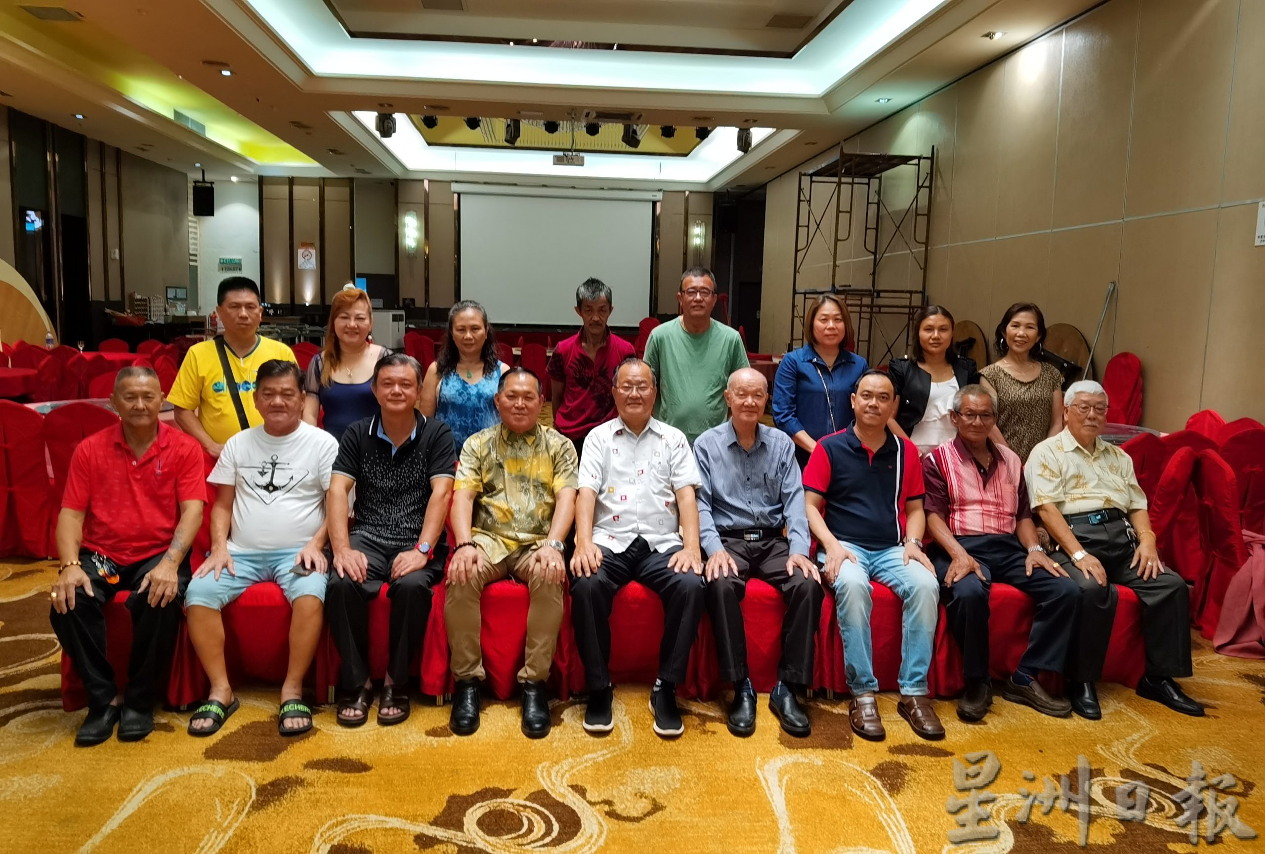 东:关丹甘孟法祖七兄弟庙主席梁珉源呼吁理事们,再接再厉,继续催谷购地筹款宴的餐券。