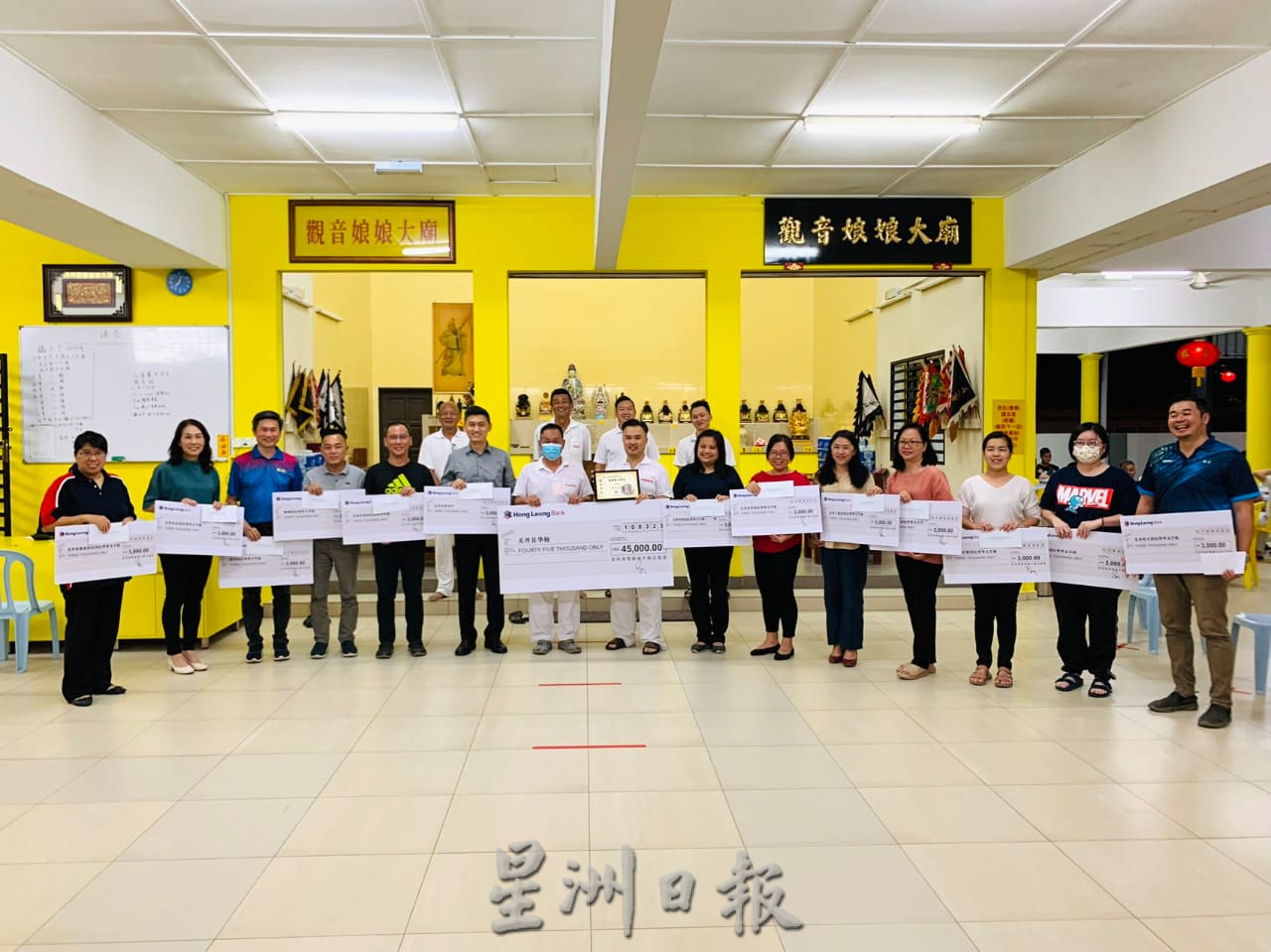 东:关丹观音娘娘大庙连续6年,展开慈善助学善举,送暖至15所中小学。