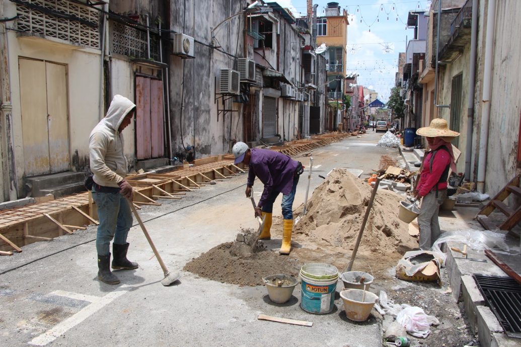 东:劳勿拿督阿都拉街后巷打造成行人街,吸引游客打卡