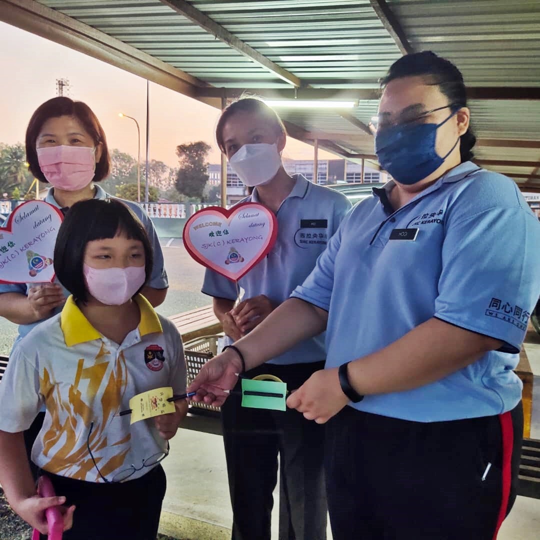 东：吉拉央华小爱心卡迎接学生 健身操让学生更有学习活力