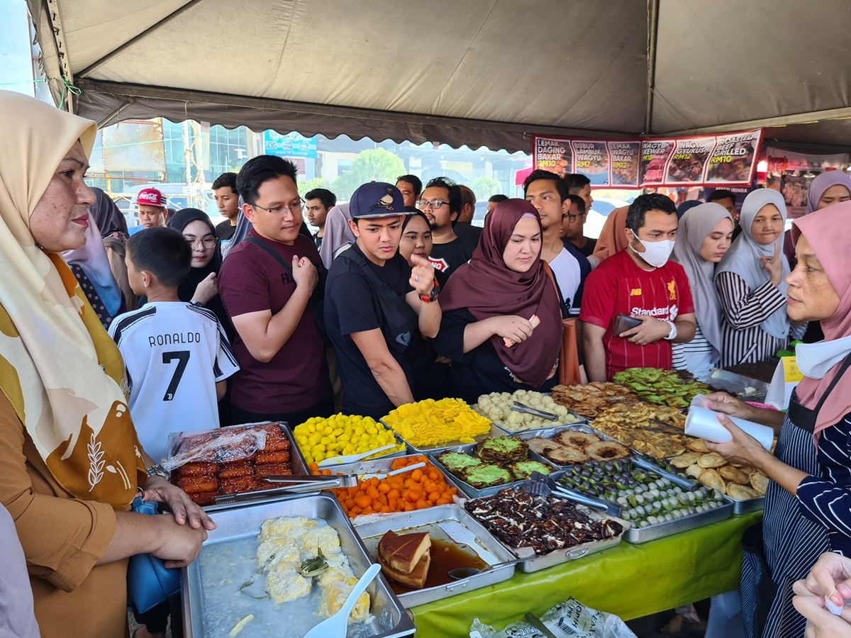 东：哥市斋戒之市集食物售价微涨