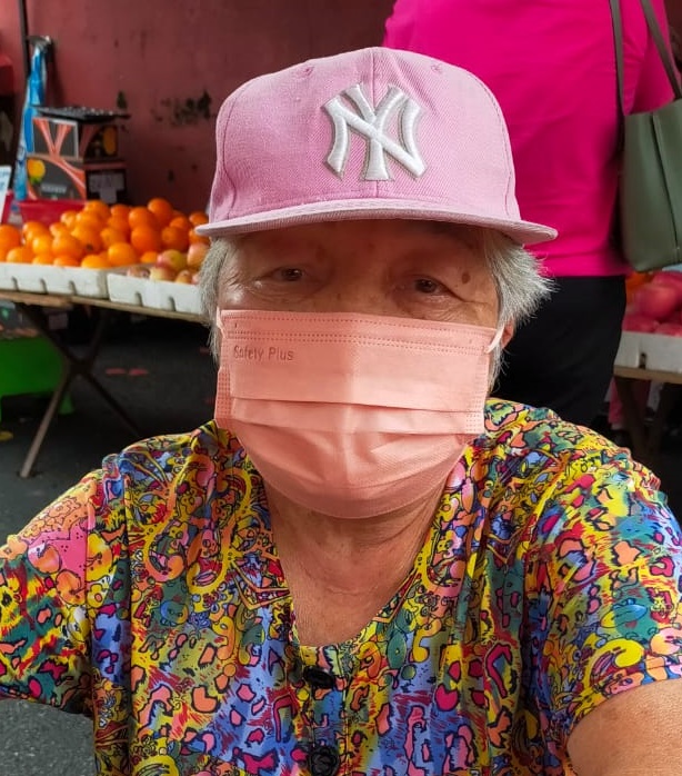 东:小贩大叹雨天生意冷清