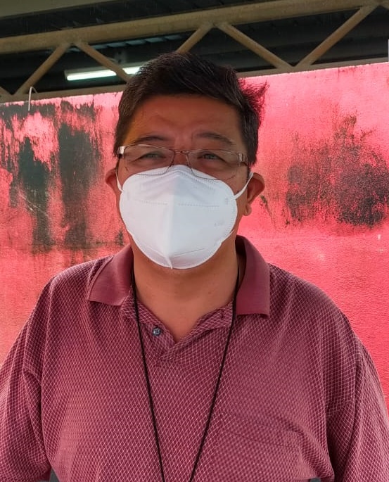 东:小贩大叹雨天生意冷清