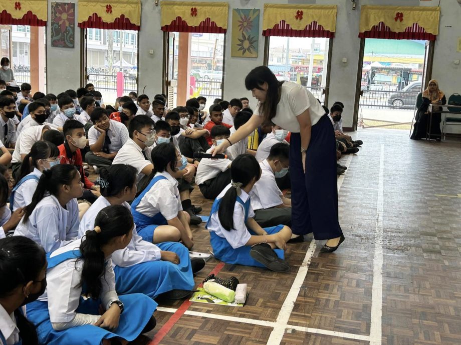 东:州行政议员化身激励讲师