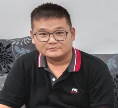 东:市民周末扫墓 直凉华夏征美化基金