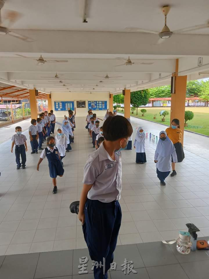 东：开学不上课，学生最快乐！