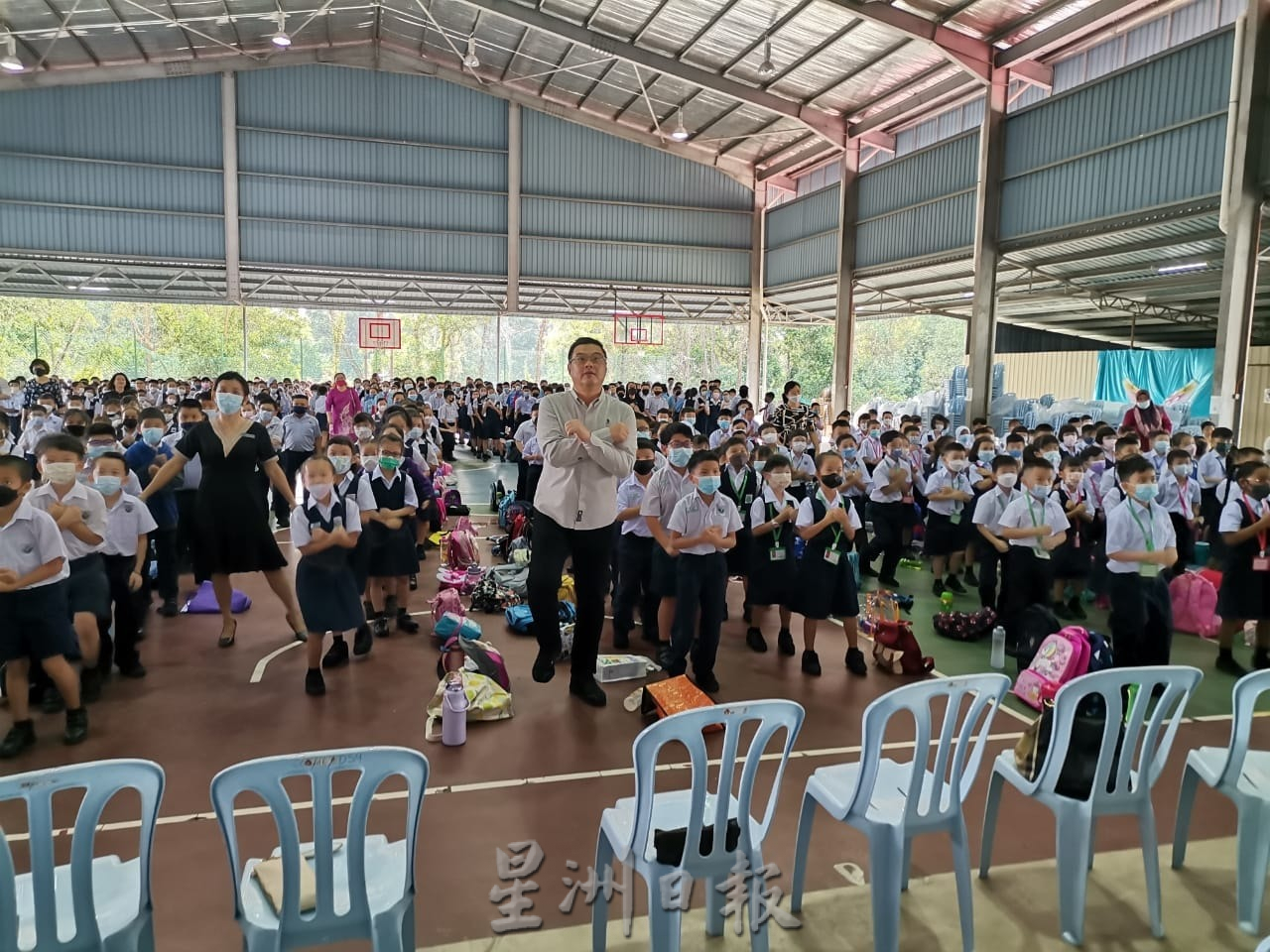 东：开学不上课，学生最快乐！